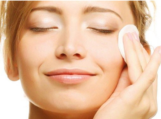 هذا ما يحدث لبشرتك عند تنظيفها بالزيت صورة رقم 2