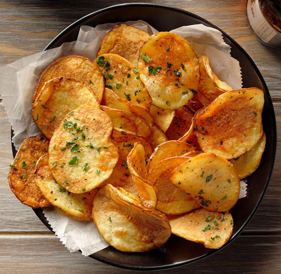 طريقة تحضير شيبس البطاطا الحلوة بالقلاية الهوائية صحي وخفيف صورة رقم 2