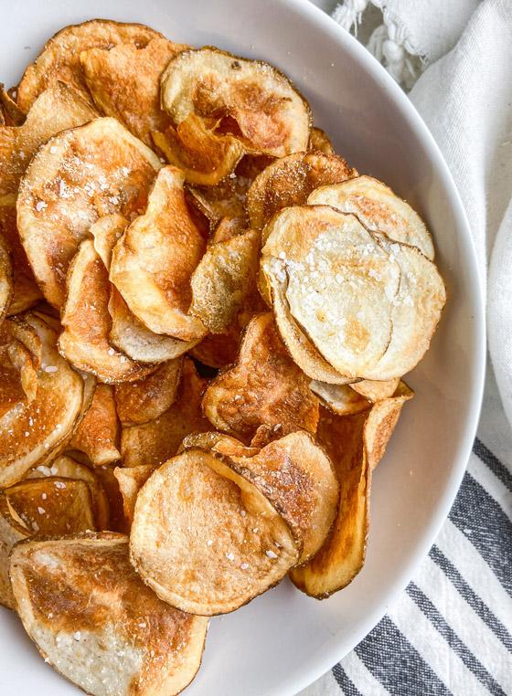 طريقة تحضير شيبس البطاطا الحلوة بالقلاية الهوائية صحي وخفيف صورة رقم 5