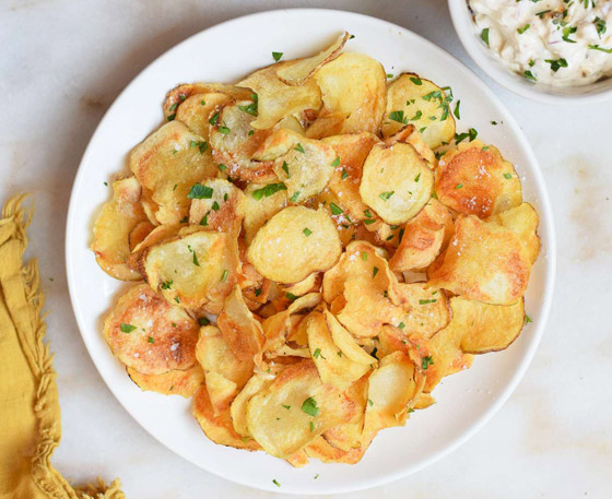 طريقة تحضير شيبس البطاطا الحلوة بالقلاية الهوائية صحي وخفيف صورة رقم 6