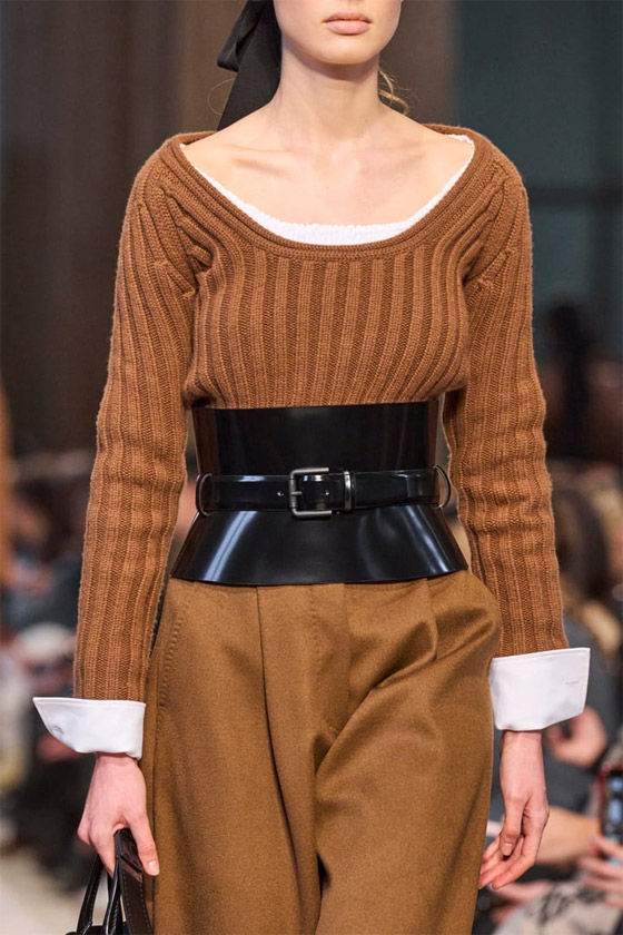 بالصور: 7 حيل موضة تخفي البطن البارز بملابس شتاء 2024 صورة رقم 3