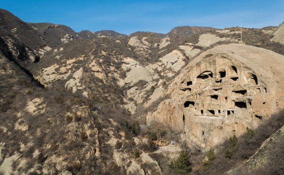 بعيدا عن الحداثة.. جولة سياحية على الكهوف في العالم صورة رقم 5