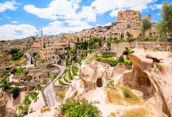 بعيدا عن الحداثة.. جولة سياحية على الكهوف في العالم صورة رقم 6