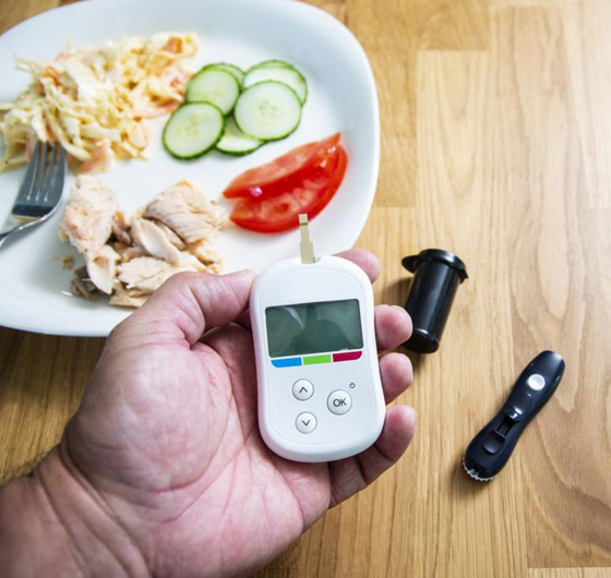 لمرضى السكري.. احذروا تناول الزبيب والتمور لهذا السبب صورة رقم 8