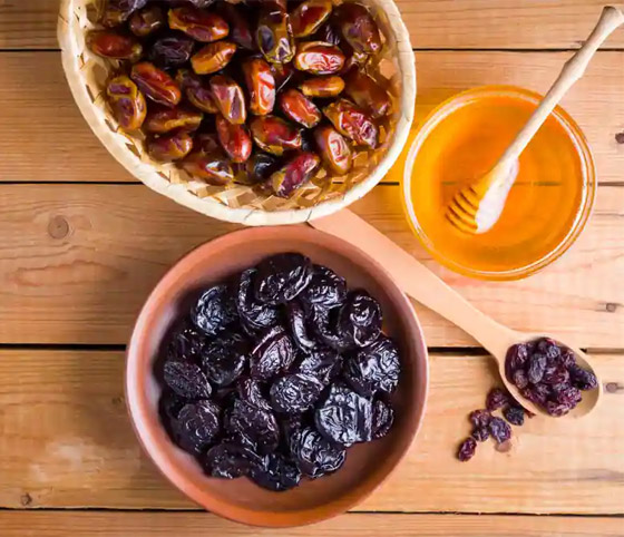 لمرضى السكري.. احذروا تناول الزبيب والتمور لهذا السبب صورة رقم 3