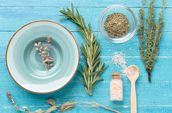 زيت إكليل الجبل.. علاج الأجداد لتطويل الشعر بشكل أسرع وأكثر سمكا صورة رقم 1