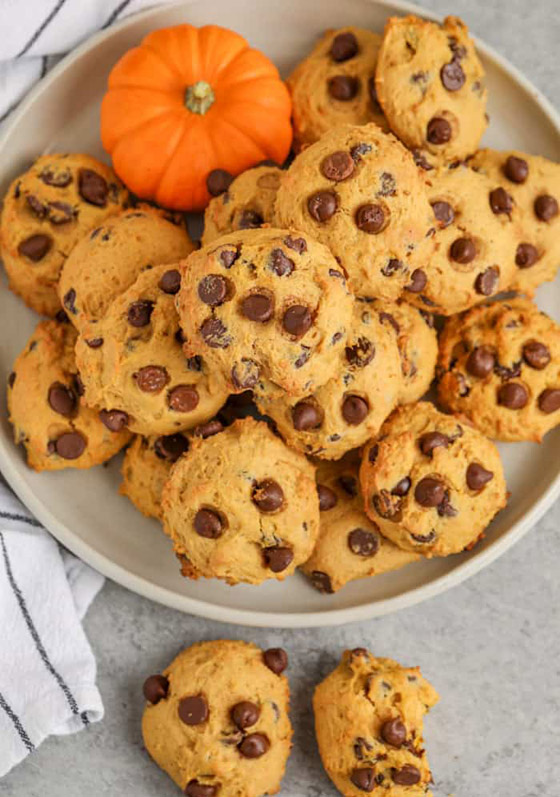 إليكم طريقة تحضير كوكيز القرع برقائق الشوكولاتة صورة رقم 2