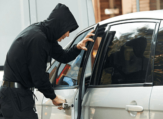 لص أسترالي يسرق سيارة أمام أعين الشرطة! صورة رقم 3