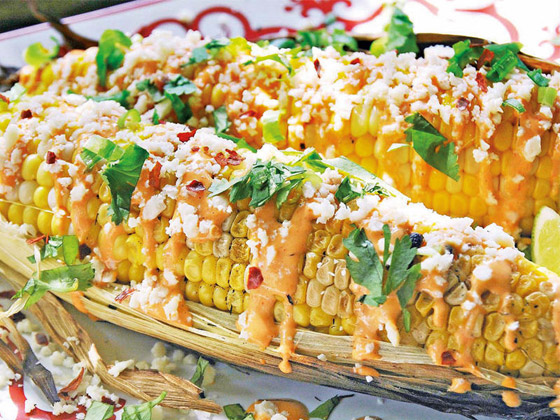 اليكم طريقة تحضير أكواز الـذرة المشوية بنكهات شـهية صورة رقم 2