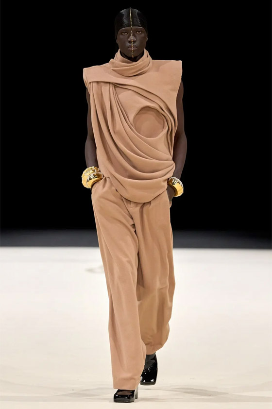 بالصور: دار (بالمان) تستعين بالذكاء الاصطناعي في عرضها الأخير صورة رقم 12