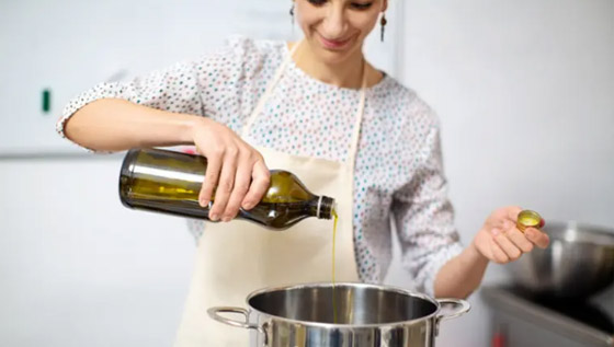 زيوت كثيرة ودراسات تحيرنا.. أيها الأفضل للطهي؟ صورة رقم 5