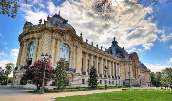 جولة سياحية على أماكن عروض الأزياء في أسبوع الموضة بباريس صورة رقم 1