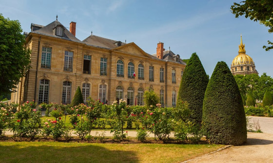 جولة سياحية على أماكن عروض الأزياء في أسبوع الموضة بباريس صورة رقم 2