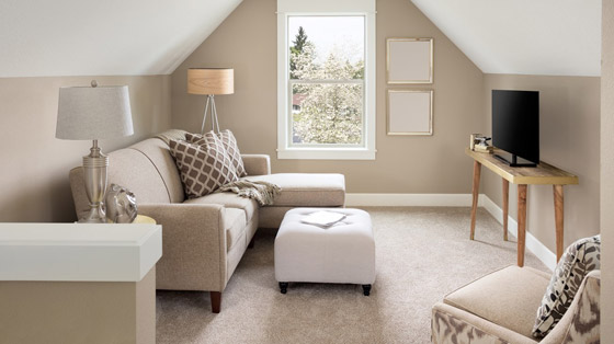 خدع تصميمية تجعل غرفة المعيشة الصغيرة تبدو أكبر صورة رقم 1