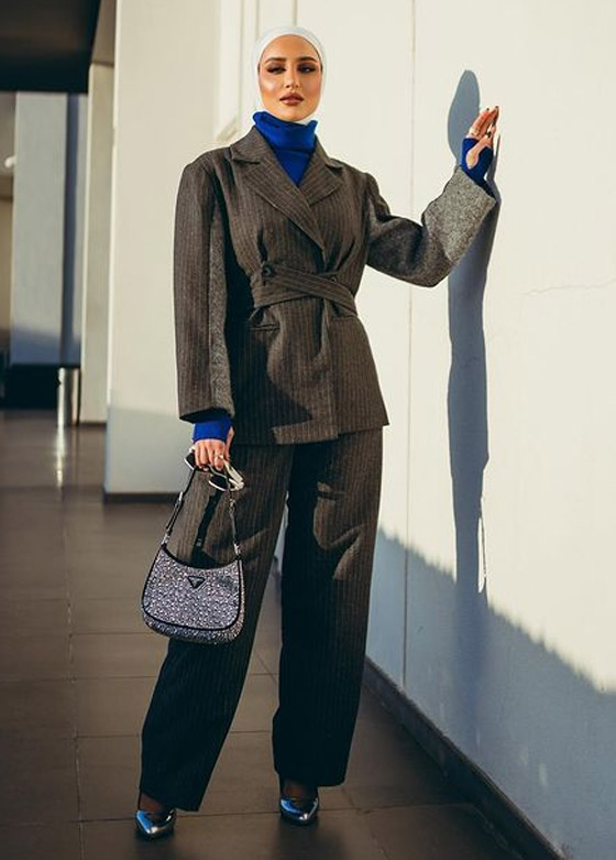 بالصور: أجمل بدلات نسائية راقية من وحي الفاشينيستات المحجبات صورة رقم 4