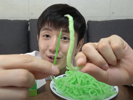 صيحة غريبة تجتاح كوريا الجنوبية.. قلي أعواد أسنان وأكلها! صورة رقم 11