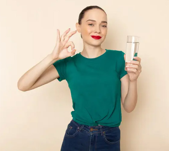 هل يُساعد شرب الماء بكثرة على ترطيب البشرة بشكل أفضل؟ صورة رقم 6