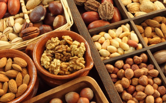 9 أطعمة تعزز صحة البشرة والشعر.. احرص على تناولها صورة رقم 2