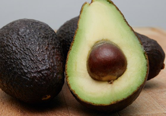 9 أطعمة تعزز صحة البشرة والشعر.. احرص على تناولها صورة رقم 6