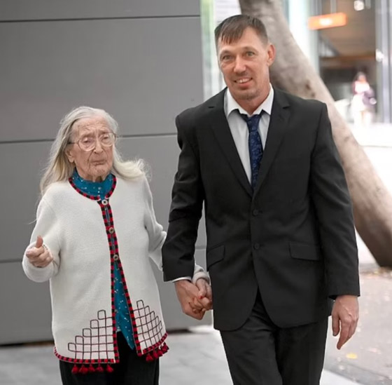 علاقة حب صادمة بين أربعيني ومسنة عمرها 103 أعوام صورة رقم 1