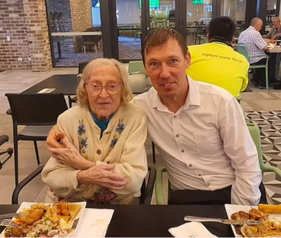 علاقة حب صادمة بين أربعيني ومسنة عمرها 103 أعوام صورة رقم 2