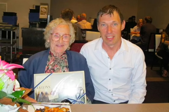 علاقة حب صادمة بين أربعيني ومسنة عمرها 103 أعوام صورة رقم 4