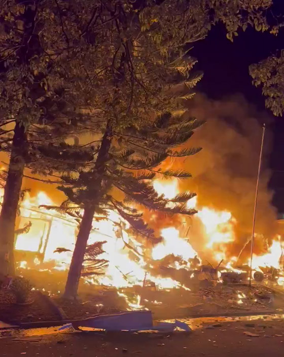 النيران اشتعلت بشكل مرعب.. تحطم طائرة داخل منزل في فلوريدا صورة رقم 9