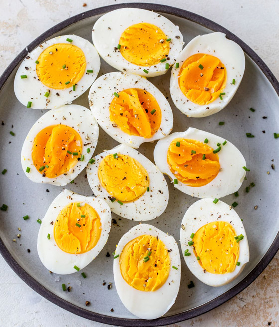 9 أطعمة تعزز صحة البشرة والشعر.. احرصوا على تناولها صورة رقم 1