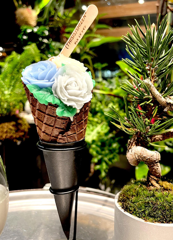 متجر ياباني يقدم لعملائه آيس كريم من الزهور الصالحة للأكل.. فيديو وصور صورة رقم 5