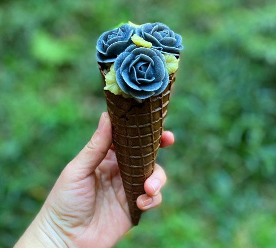 متجر ياباني يقدم لعملائه آيس كريم من الزهور الصالحة للأكل.. فيديو وصور صورة رقم 6