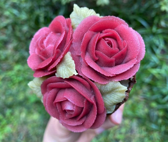 متجر ياباني يقدم لعملائه آيس كريم من الزهور الصالحة للأكل.. فيديو وصور صورة رقم 7