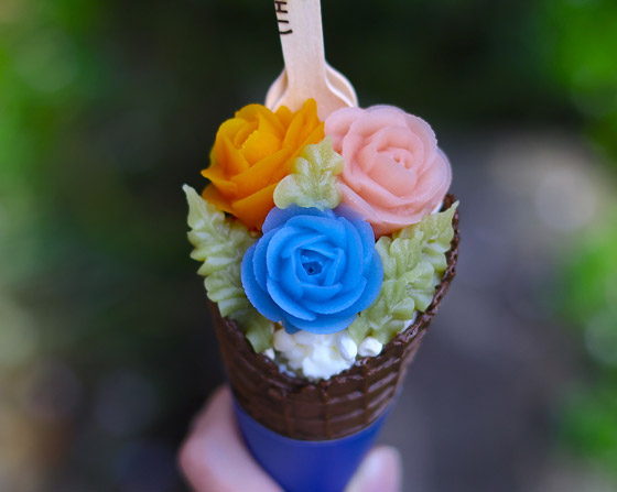 متجر ياباني يقدم لعملائه آيس كريم من الزهور الصالحة للأكل.. فيديو وصور صورة رقم 11