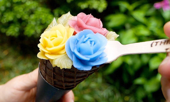 متجر ياباني يقدم لعملائه آيس كريم من الزهور الصالحة للأكل.. فيديو وصور صورة رقم 12