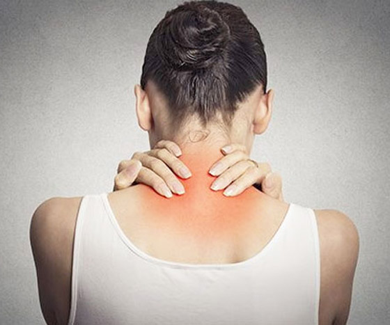 4 طرق منزلية للتخلص من آلام الرقبة المزعجة في الشتاء صورة رقم 2