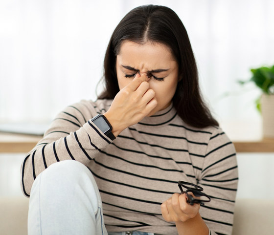 سبب الغثيان وزيادة حدة الآلام.. ما علاقة الصداع النصفي بفرط حاسة الشم؟ صورة رقم 1