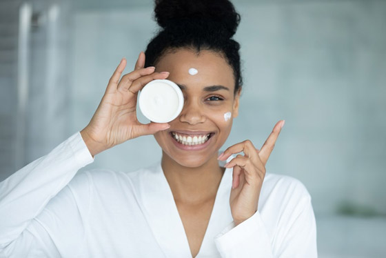 الكريمات الليلية.. رفيق مثالي لبشرة مشرقة صورة رقم 1