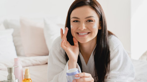 الكريمات الليلية.. رفيق مثالي لبشرة مشرقة صورة رقم 6