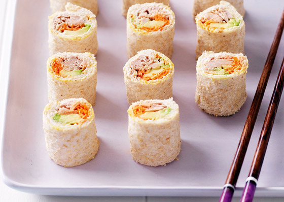 إليكم طريقة تحضير رولات التوست بالتونة الخفيفة والشهية صورة رقم 6