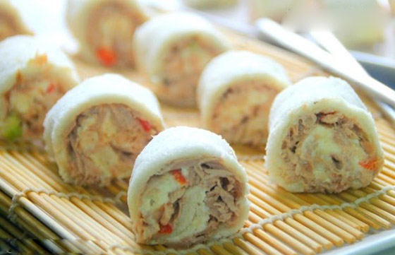 إليكم طريقة تحضير رولات التوست بالتونة الخفيفة والشهية صورة رقم 7