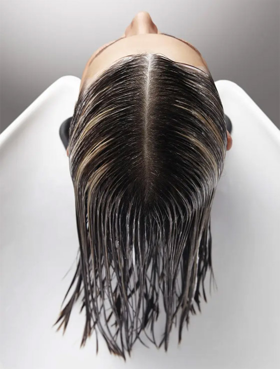 حقيقة أم وهم: هل يقوم الماء البارد بجعل الشعر أكثر لمعانا؟ صورة رقم 3