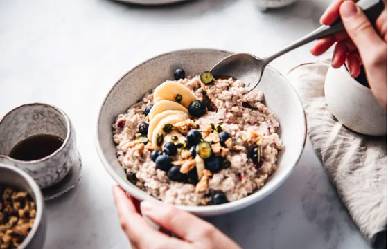 منها الزبادي اليوناني.. أطعمة فعّالة في التخلص من الكرش صورة رقم 6