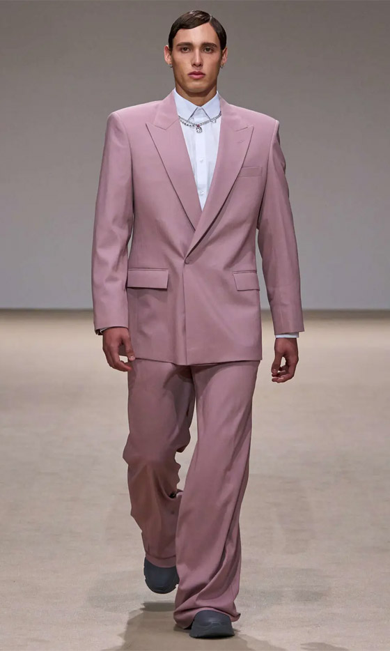 بالصور: مصمم فلبيني في دبي يطرح أزياء مستوحاة من اليابان صورة رقم 6