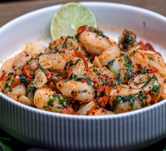 إليكم طريقة تحضير روبيان بالطريقة الأندلسية المميزة صورة رقم 2