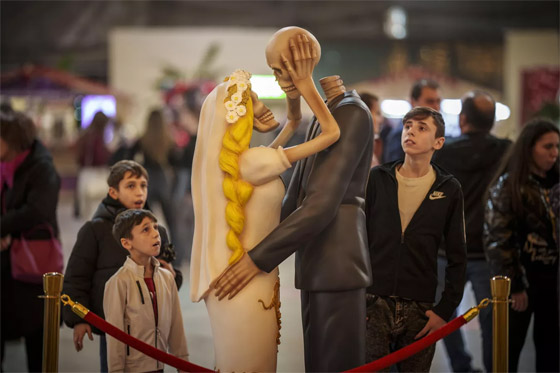 صور مميزة من حول العالم لاحتفالات عيد الحب صور مميزة من حول العالم لاحتفالات عيد الحب