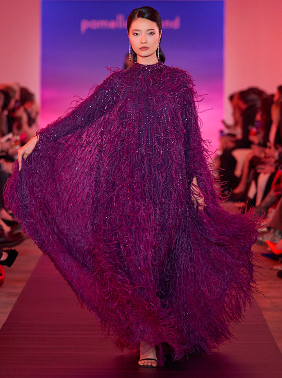 عبايات وقفاطين من أسبوع نيويورك.. استوحي منها إطلالات رمضان 2024 صورة رقم 4