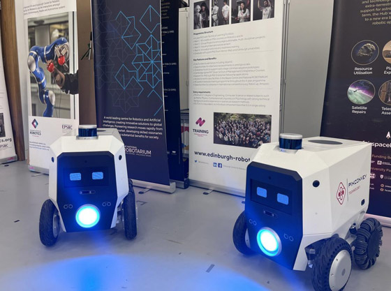 طالبة جامعية تبتكر روبوت لتوصيل الوجبات إلى المنازل.. صور صورة رقم 5