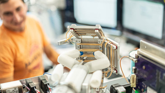 لأول مرة.. جراحون يجرون عملية في الفضاء من الأرض عبر روبوت صورة رقم 5