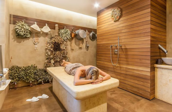 منها الضرب بالأغصان.. علاجات السبا الأكثر غرابة في العالم صورة رقم 2