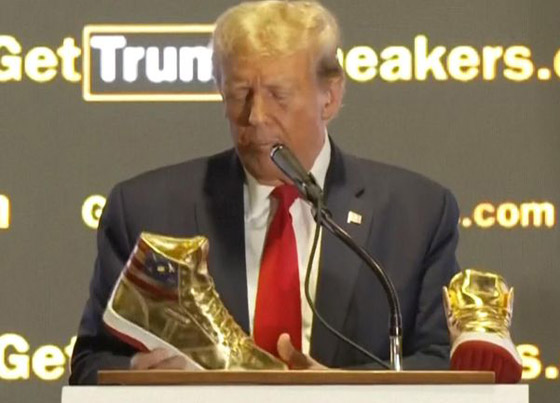 فيديو وصور: مفاجأة خلال أول ساعتين من عرض (حذاء ترامب) للبيع صورة رقم 7 فيديو وصور: مفاجأة خلال أول ساعتين من عرض (حذاء ترامب) للبيع صورة رقم 7