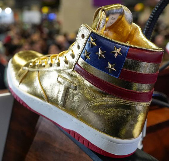 فيديو وصور: مفاجأة خلال أول ساعتين من عرض (حذاء ترامب) للبيع صورة رقم 3 فيديو وصور: مفاجأة خلال أول ساعتين من عرض (حذاء ترامب) للبيع صورة رقم 3